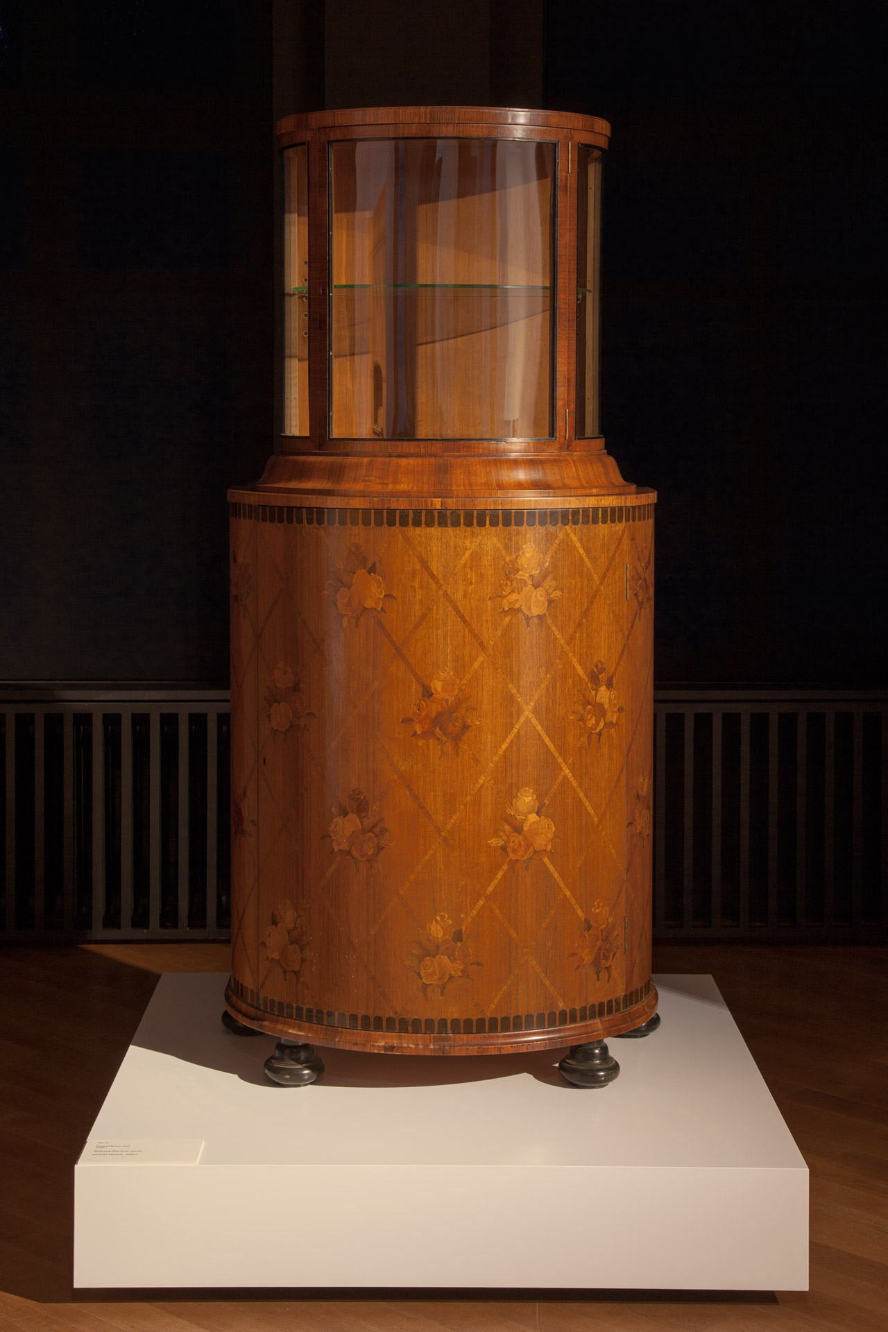 A vanity desk by Leo Nachtlicht